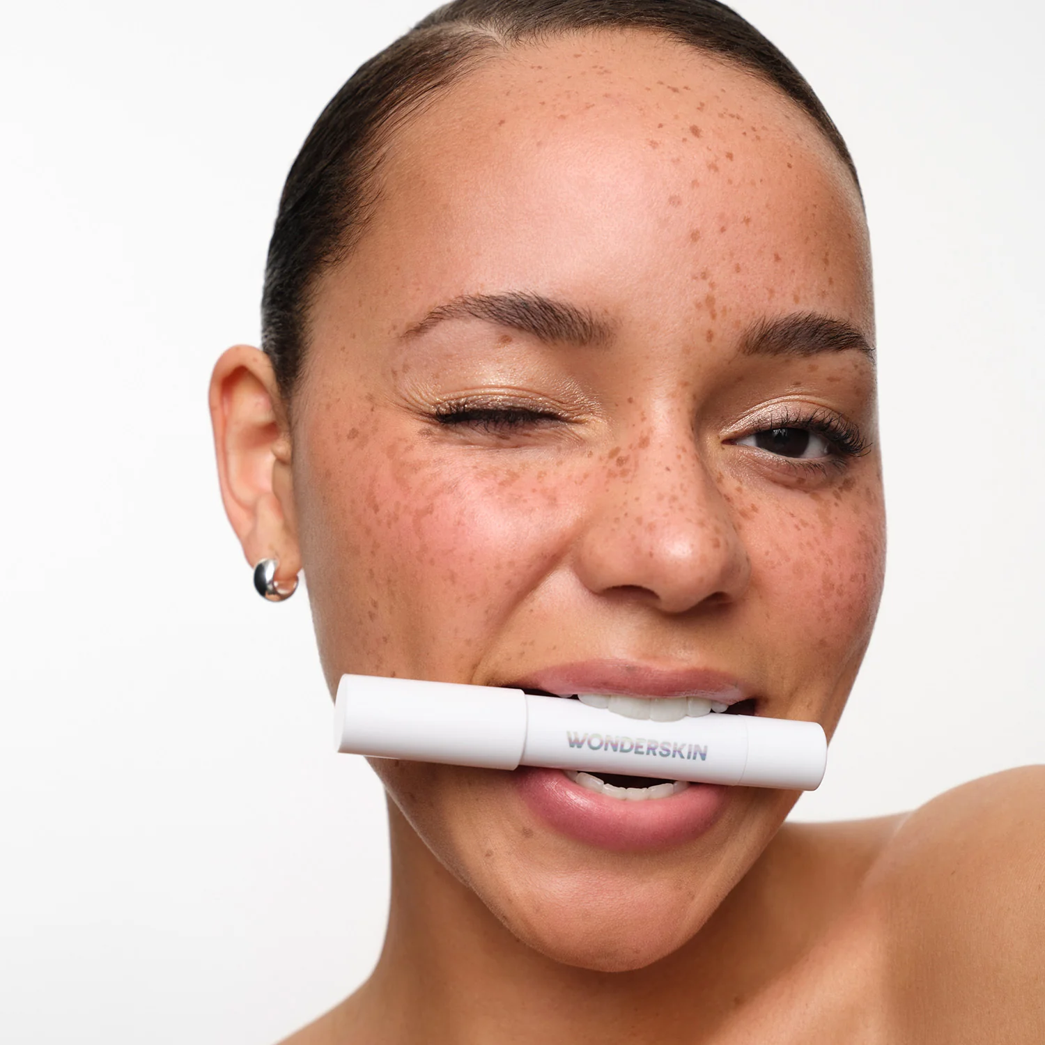 WONDER BLADING 3-in-1 Lip Scrub - Image 4